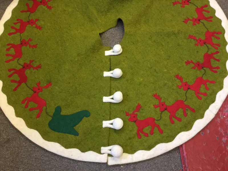 60-Inch Hand-Felted Wool Tree Skirt – Arcadia Collection 1