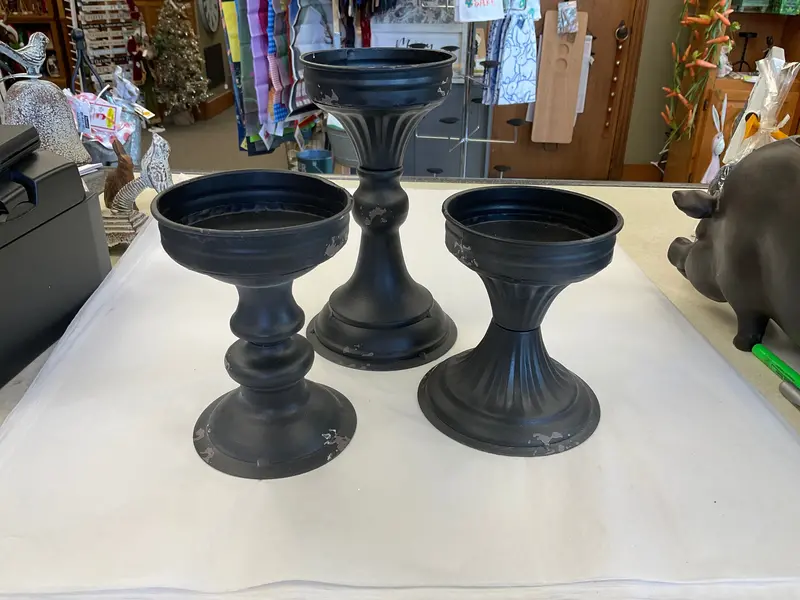 Antiqued Metal Pillar Candle Holders – Hand-Finished Vintage-Style Decor 1