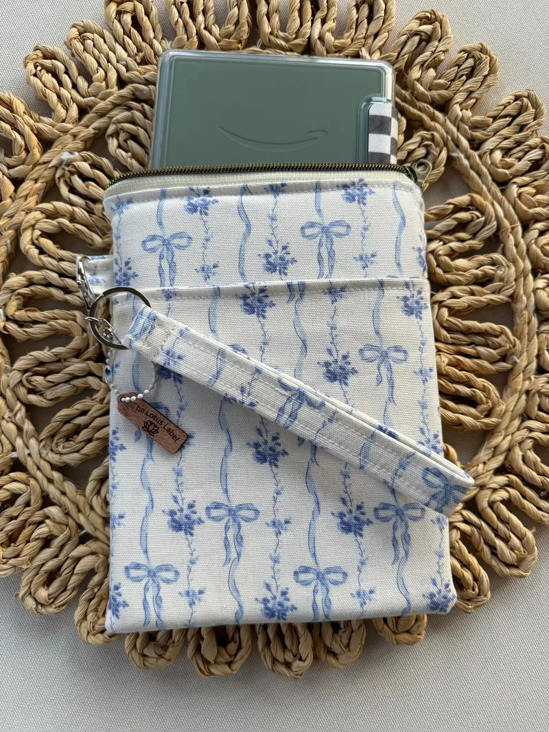 Blue Porcelain Bow Design Kindle Sleeve 1