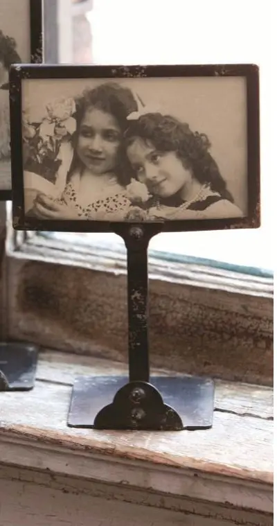 Industrial Horizontal Photo Frame – Holds 4X6 Inch Landscape Prints 1