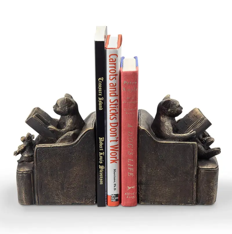 Reading Friends Bookends – Whimsical Ceramic Couple Design 1