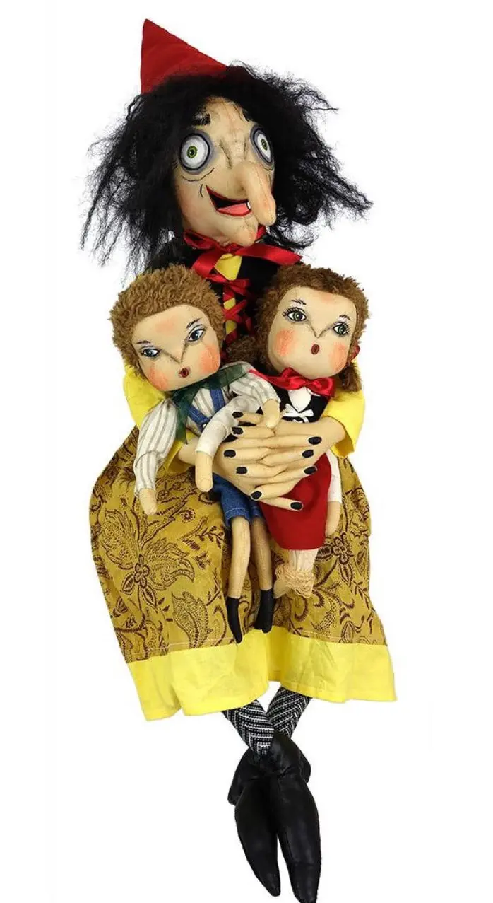 Sadie The Old Hag & Hansel And Gretel – Folklore-Themed Figurines 1