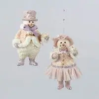 Snow Couple Ornament – 5.5-Inch Paper Pulp Winter Scene Decoration 1