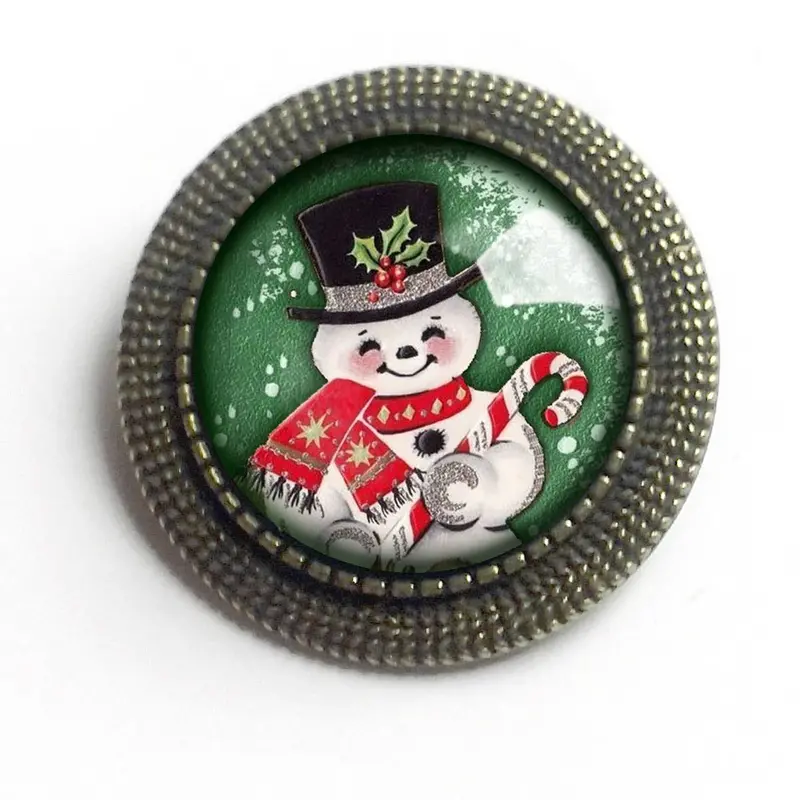 The Divine Iguana Retro Snowman Brooch – Vintage-Inspired Holiday Charm 1