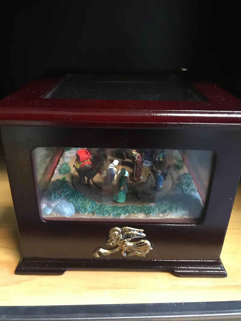 Vintage Mr. Christmas 'Away In A Manger' Musical Keepsake Box 1