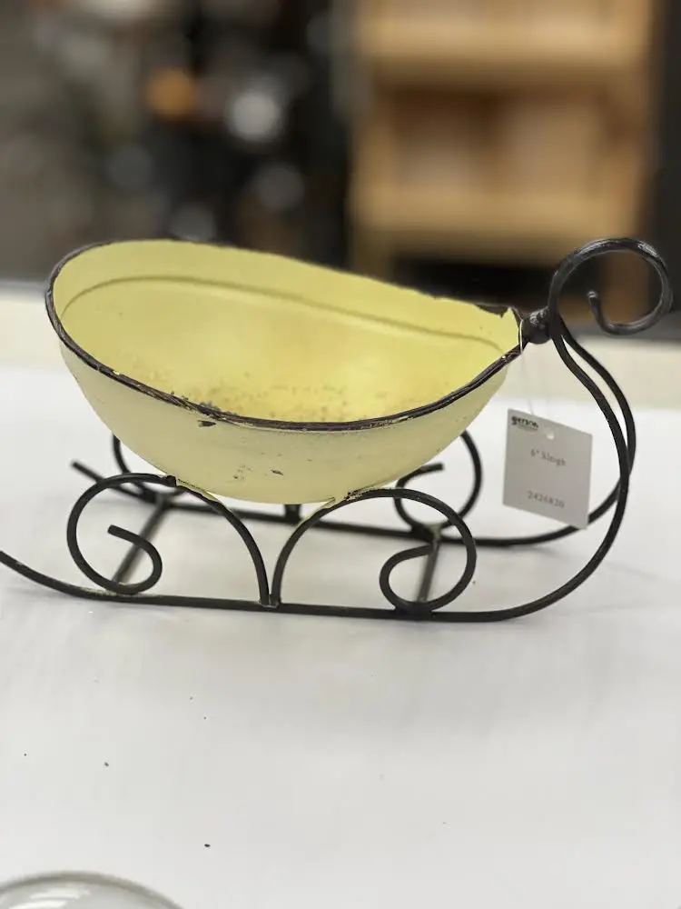 Vintage-Style Metal Sleigh Tabletop Decoration 3